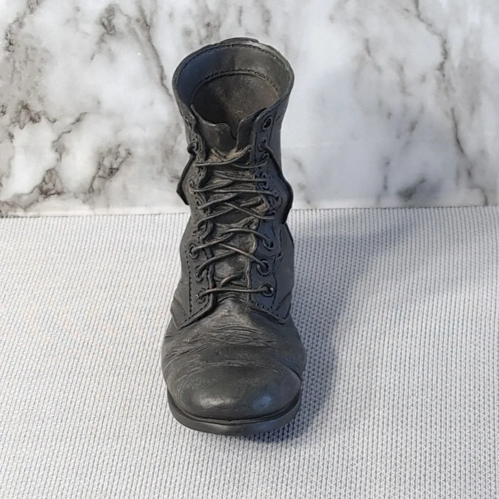 Just the Right Shoe By‎ Raine Military Boot Mini Ceramic Black Shoe Figurine